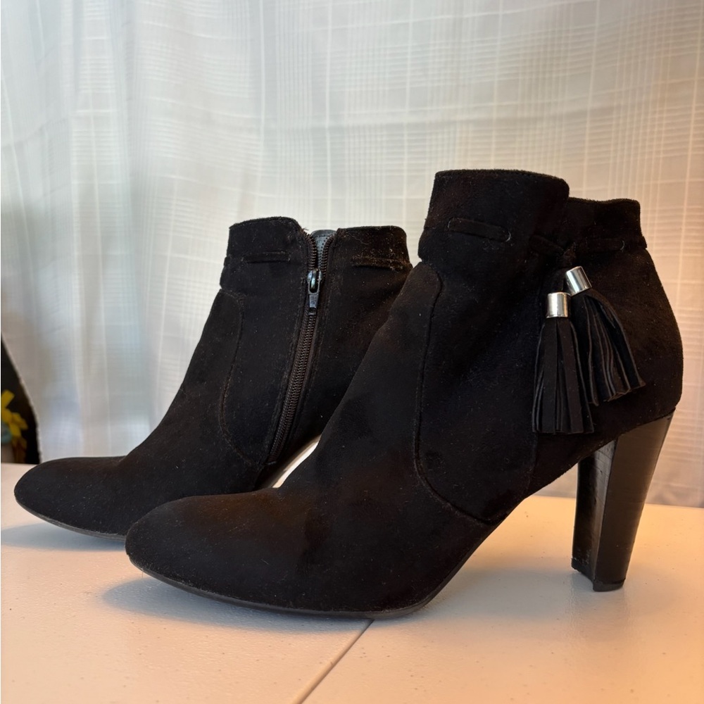 Unisa Black Heeled Boots with Tassels